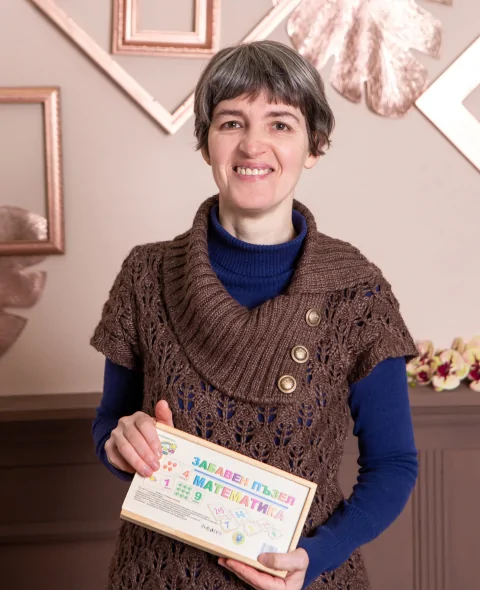 Валентина Стоилова - Социален сътрудник, Специалист Елементът игра, Член на УС - Сдружение Бъдеще за децата